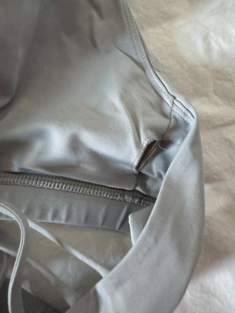 EUC Forever 21 Gray Strappy Back Sports Bra Light Support Sz L - Picture 3 of 4